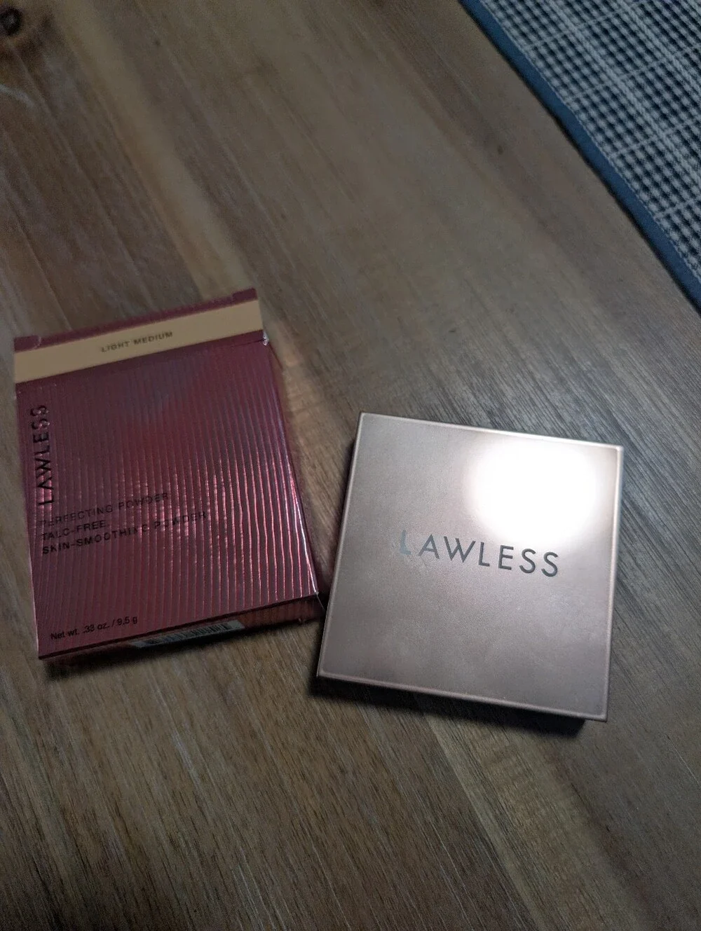 Lawless Perfecting Powder - Picture 4 of 9